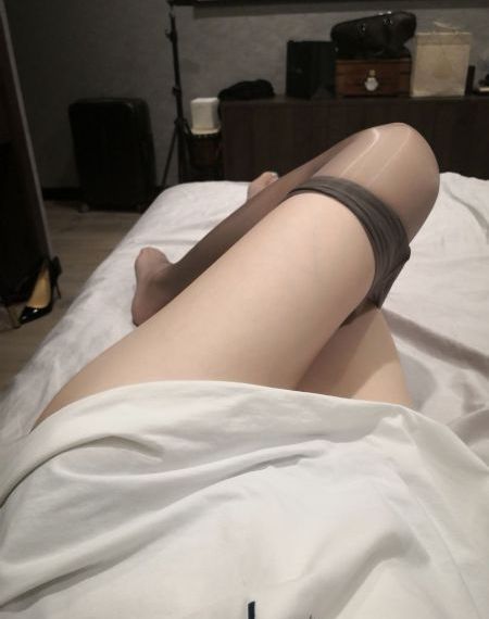 没戴奶罩的妇女_BD免费播放