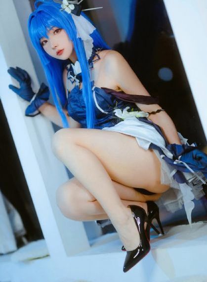 不许穿内裤随时挨c调教动图_JVID性感写真